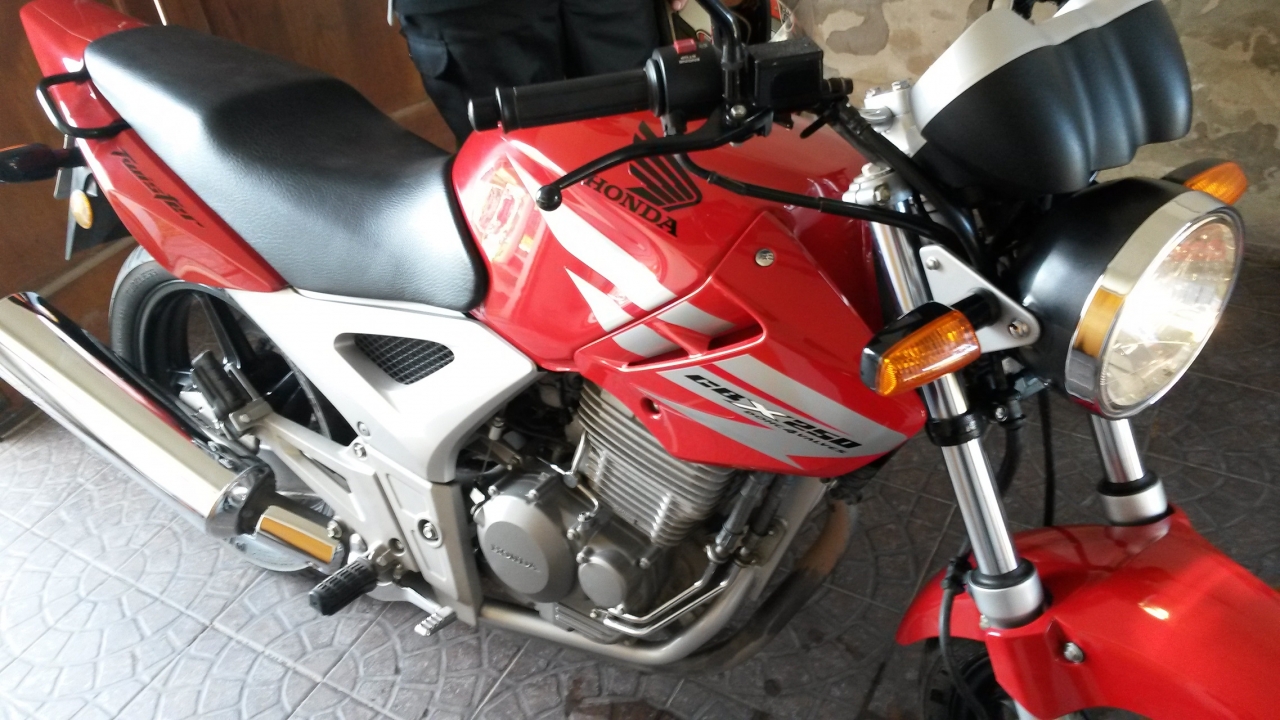 moto colorada.jpg